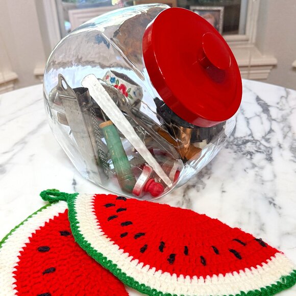 Retro Cookie jar Filled with retro kitchen utensils - Picture 3 of 17